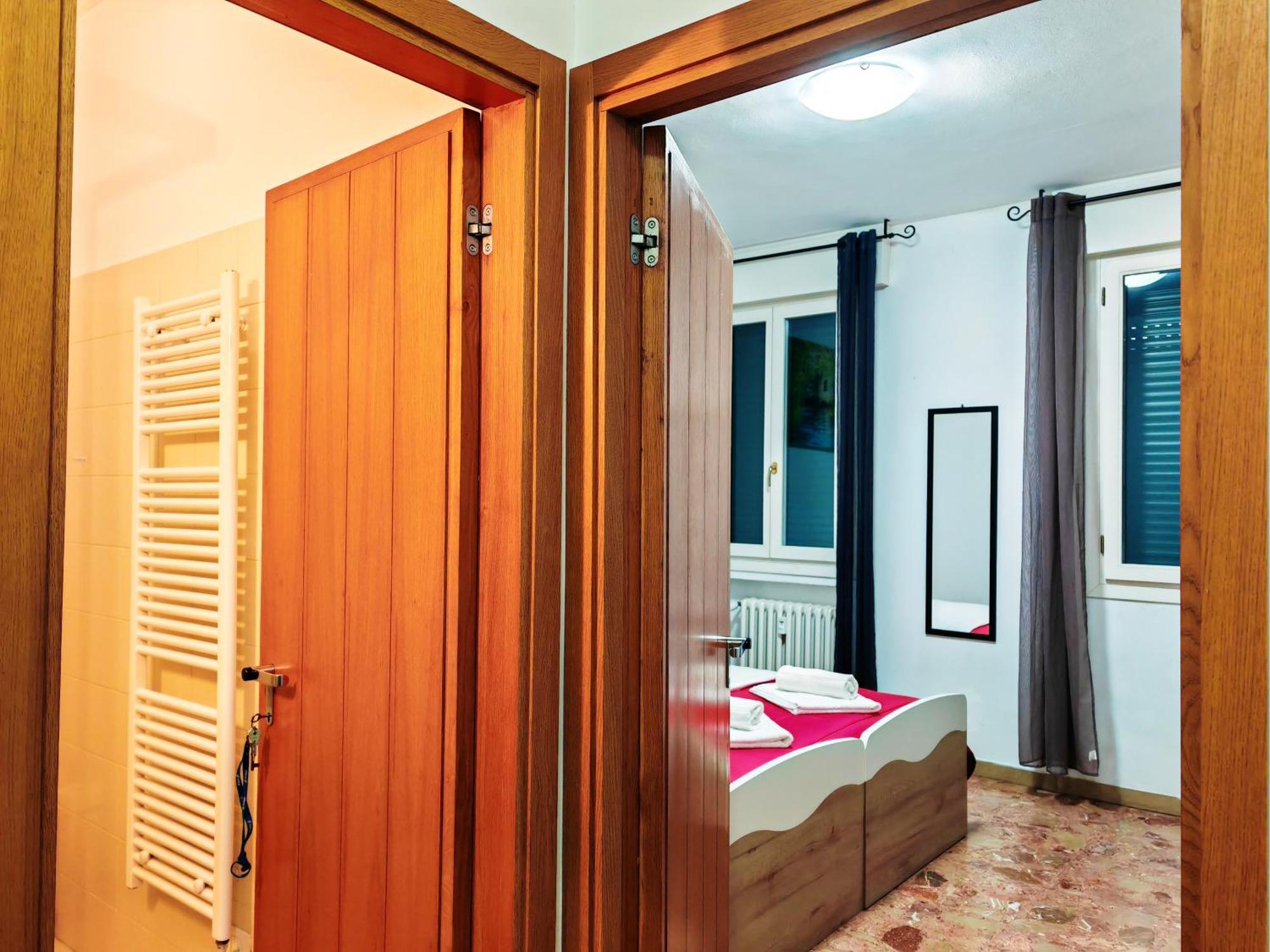 Goldmine Guest House 2 Venice Room photo